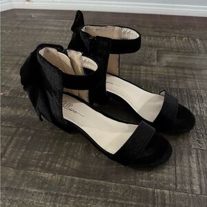 CALLUNA GIRLS BLACK VELVET DRESS SHOE SANDAL | Special Occasion Party / Size 2Y